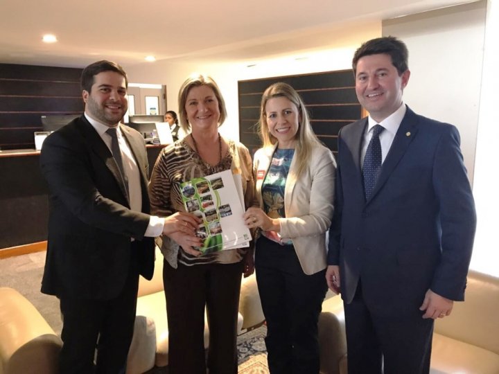 Deputado Jerônimo Goergen Diretora Verlaine Gerlach Reitor do IFFar Carla Jardim e o Diretor de Desenvolvimento da Rede Federal Romero Portella Raposo Filho