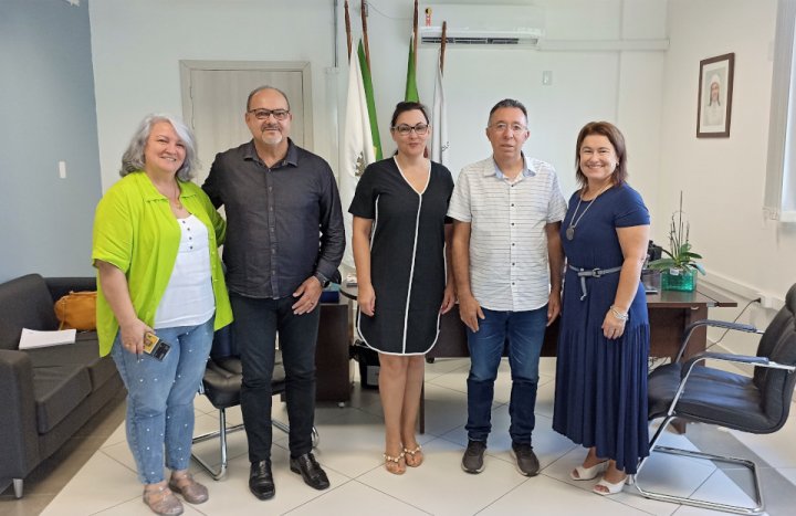 Gestão do IFFar recebe Deputado Estadual Valdeci Oliveira no Gabinete da Reitoria