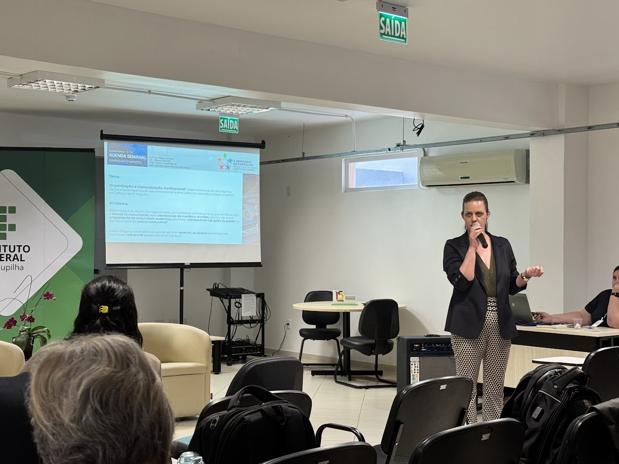 1 Téoura apresentando relato de experiência