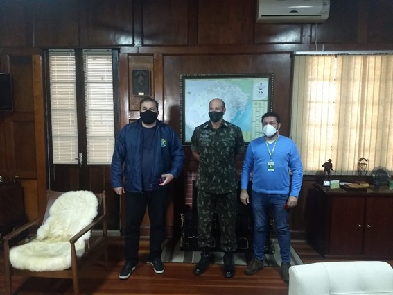 IFFAR Campus Jaguari visita o Comandante da 1ª Brigada de Cavalaria Mecanizada General de Brigada Ricardo de Castro Trovizo