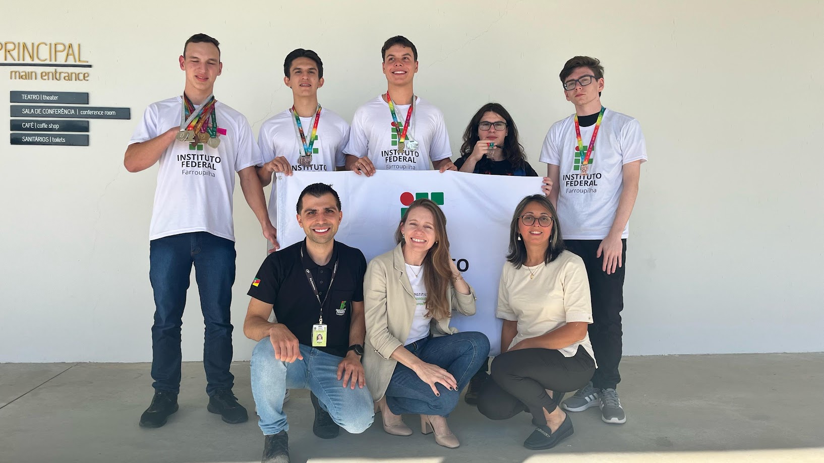 3 Vitor com os outros premiados do IFFar