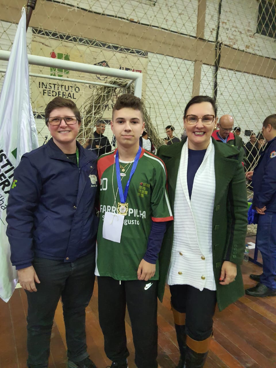 Recebendo a medalha de ouro