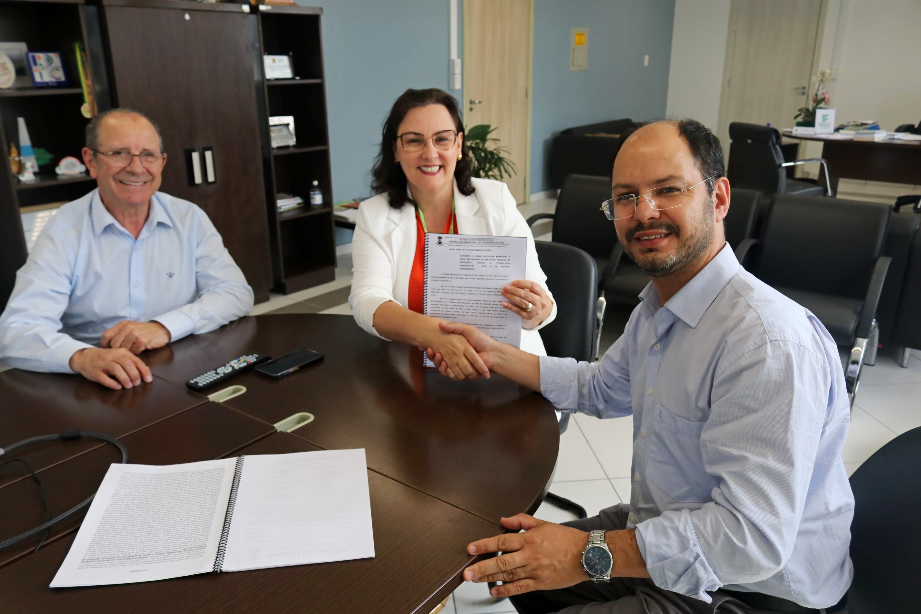 Reitora Nída e Prefeito de Caçapava do Sul