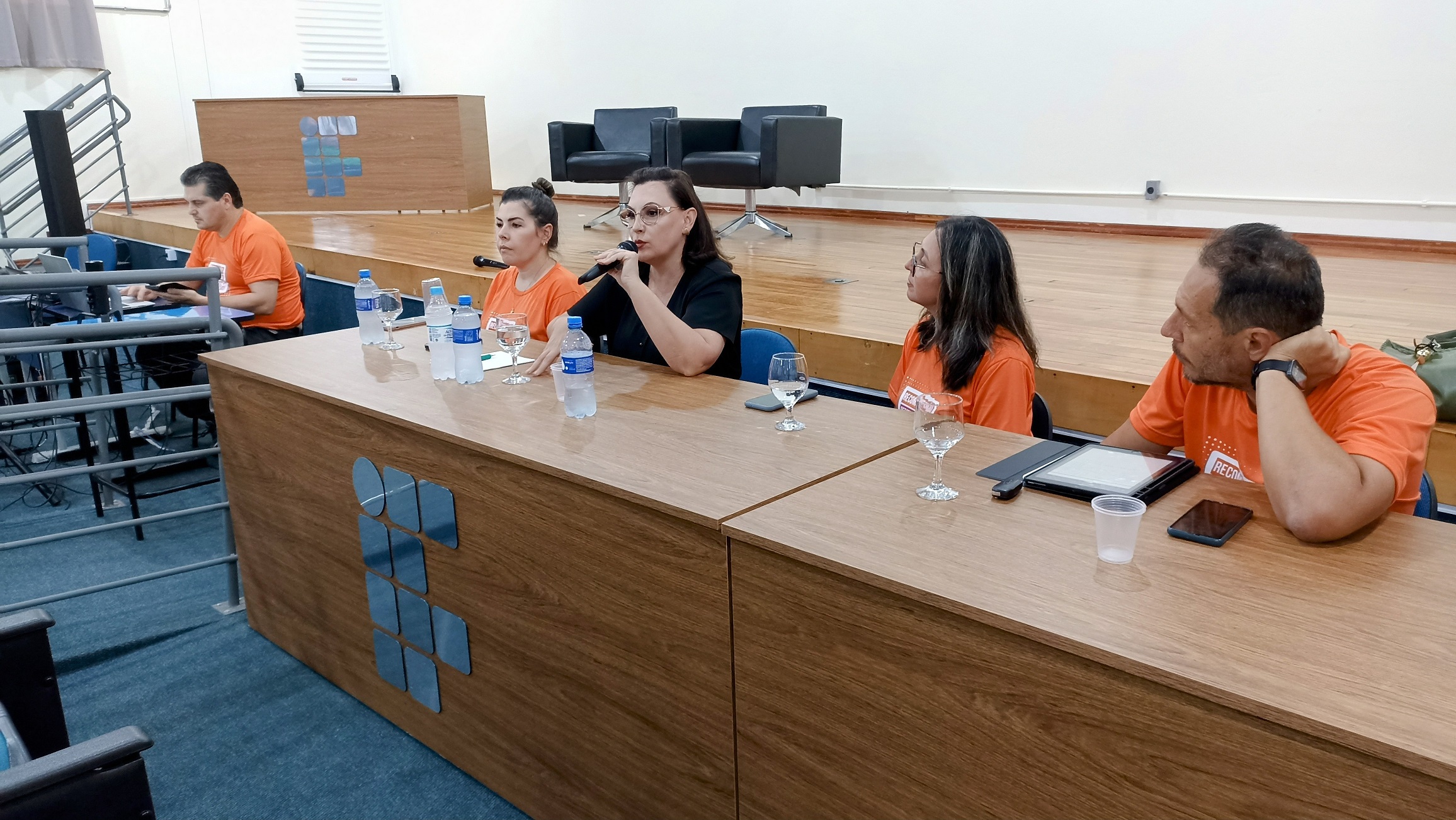 Reitora reunião SAU