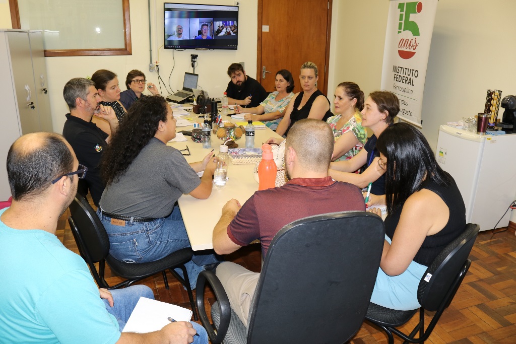 Reunião no Campus com a Coordenadora da 21ª CRE