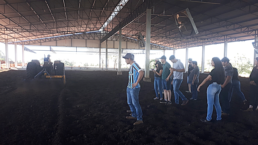 Visita a propriedade leiteira