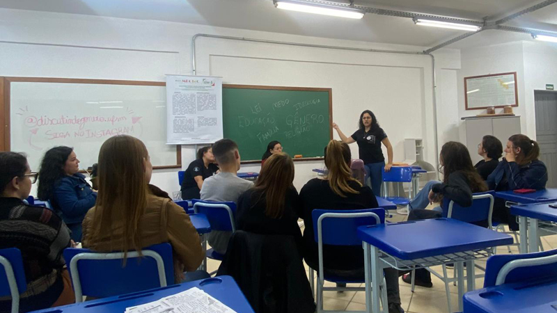 Notícia Discutindo Gênero