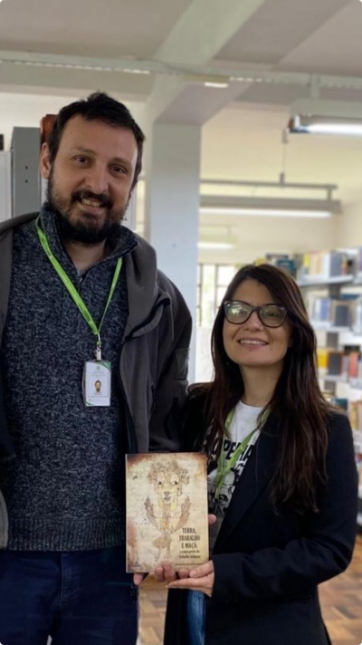 Biblioteca do Campus Frederico Westphalen recebe doação do livro Terra, trabalho e maçã: a caixa preta do trabalho indígena, de autoria da professora Graziela da Silva Motta