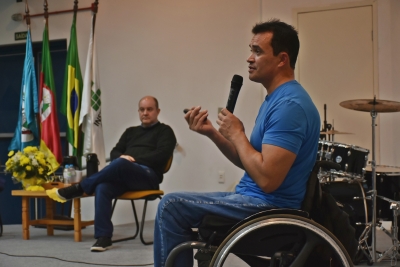 Setembro Amarelo: Estudantes participam de palestra sobre superação e vida