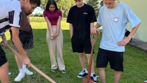 Projeto de Ensino “Jardim de Conhecimento” realiza a última oficina e marca encerramento do ano com integração e protagonismo estudantil no IFFar – Campus Jaguari Projeto de Ensino “Jardim de Conhecimento” realiza a última oficina e marca…